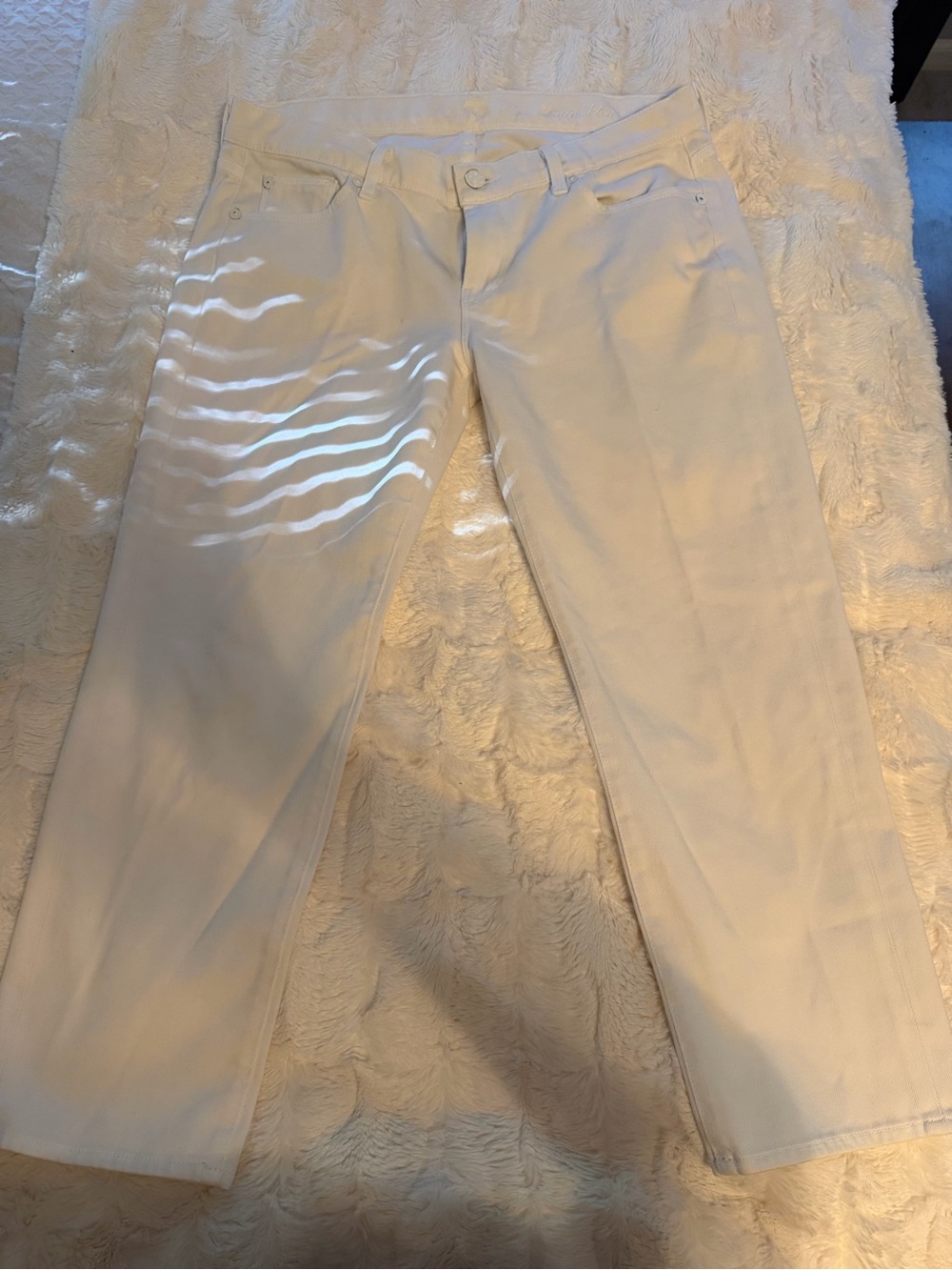 7 For All Mankind White Straight-Leg Capris